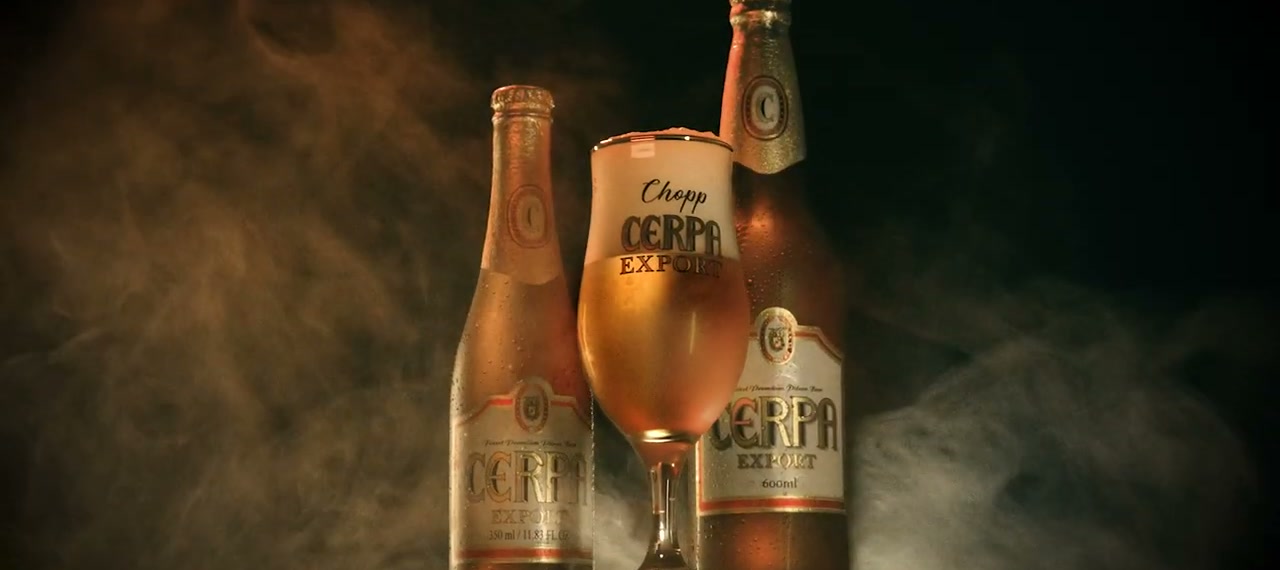 Copo de Cerpa Export em cena do filme publicitário