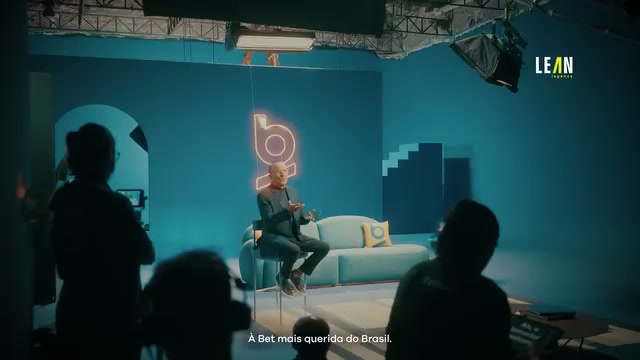 Galvão Bueno durante a produção registrada para a Lean Agency